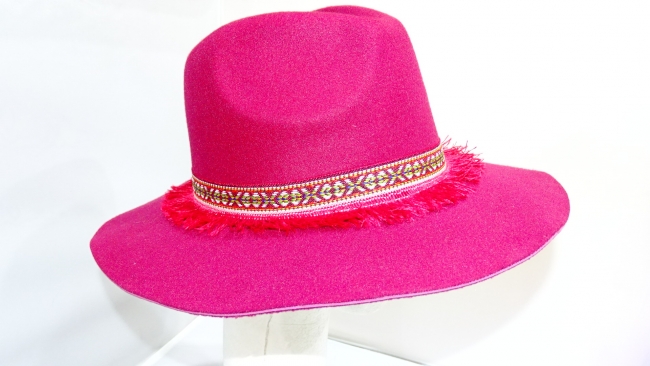 SOMBRERO PAÑO CON POMPONES++++